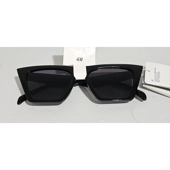 NWT H&M Cat Eye Black Sunglasses Tinted UV Protective Retro - Picture 7 of 12
